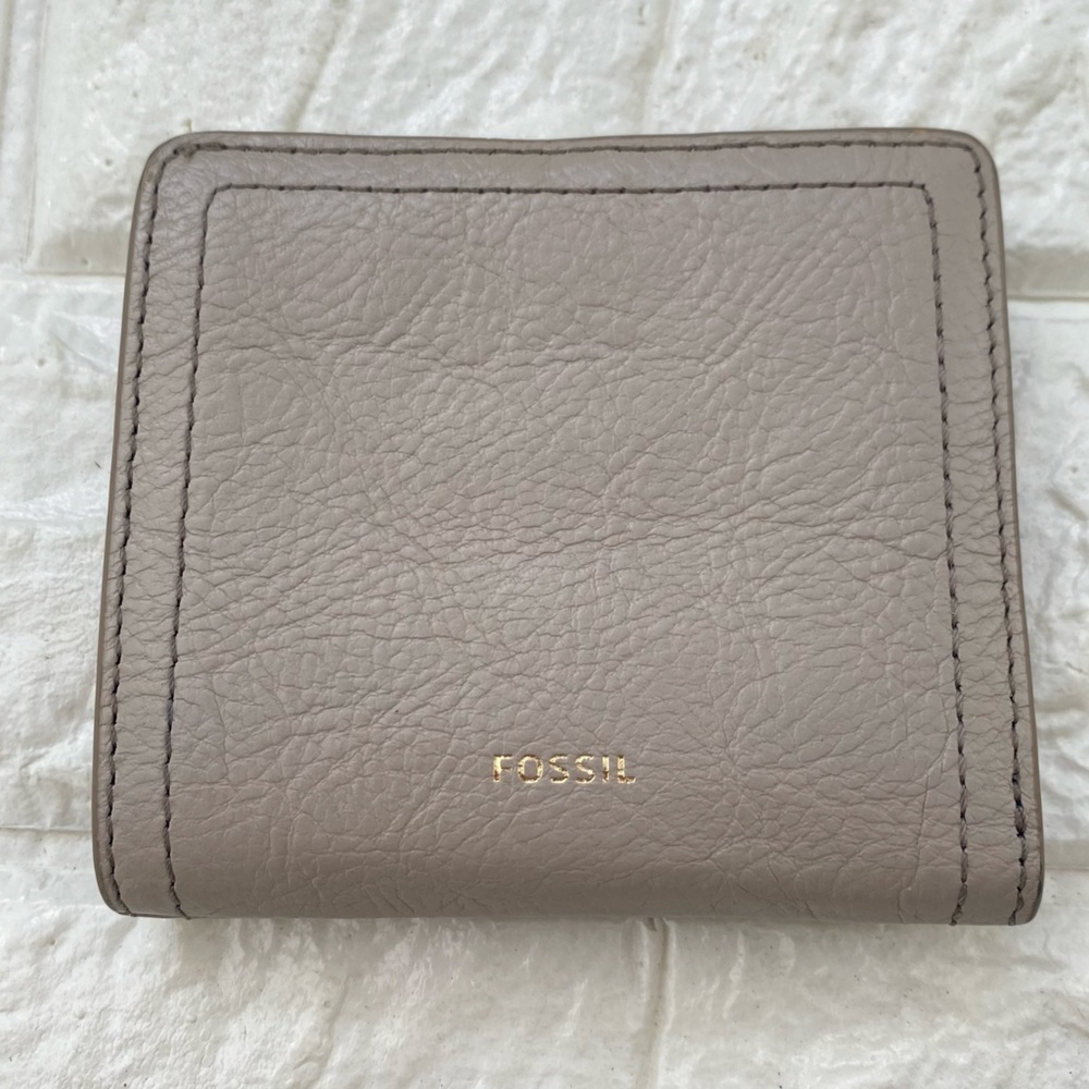Fossil Emma Mini Wallet Taupe Bi Fold Wallet 4"x3.5"
